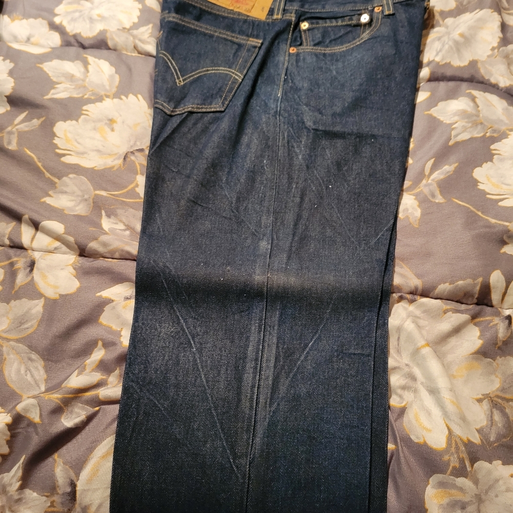 Levi's - Picture 2 of 8